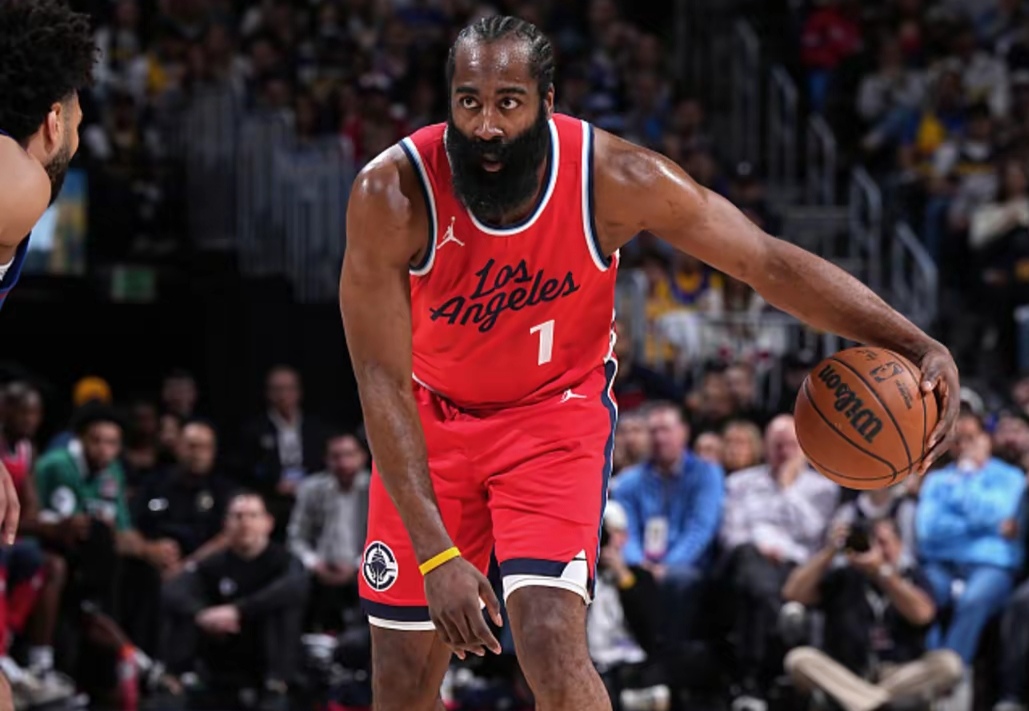 九游娱乐网站-赛地聚焦——NBA总决赛窗口期热度飙升，法兰克福门线救险，底气十足，球探报告显示潜力(今日nba总决赛2014马刺)