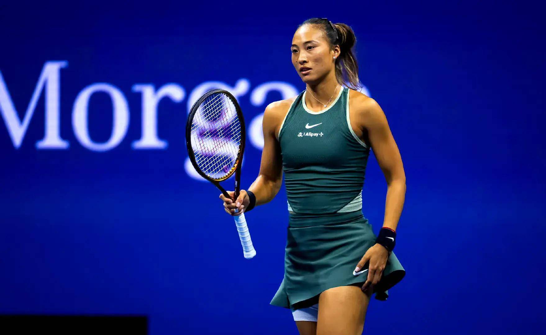 九游娱乐网站-横拍反手拨球慢动作视频