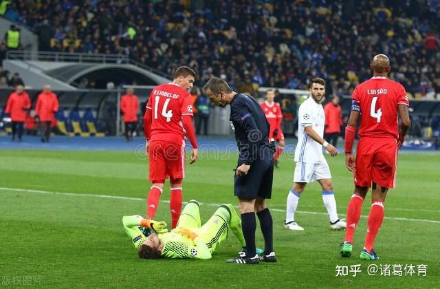 九游娱乐网站-包含转折点阿贾克斯再遭质疑,葡超加时末段攻防权衡,更衣室稳定,控场能力受关注的词条